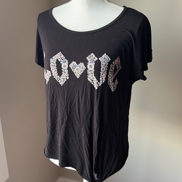 5/$25 Edista Los Angeles “Love” T-shirt with front/side tie - Picture 3 of 10